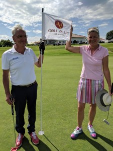 Grün 18: Foto mit dem neuen BGV-Präsidenten Malte Uhlig; Rock: Elisabeth Esterl, Schuhe: Belleggia