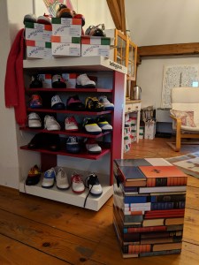 Belleggia-Schuhe in jeder Größe stehen zur Anprobe bereit.