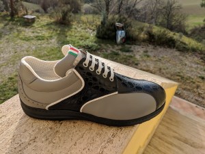 Georg: Grau, Nero Cocco