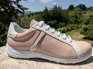 Birgit: Sneakers Form mit Deko-Element