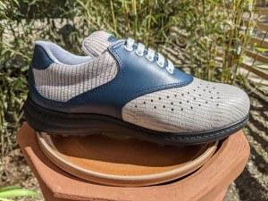 Grau-meliert mit Blau