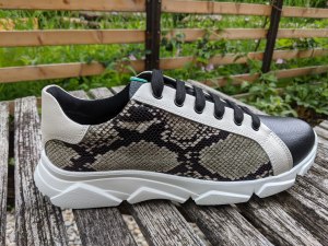 Boa mit weißer Profil-Laufsohle