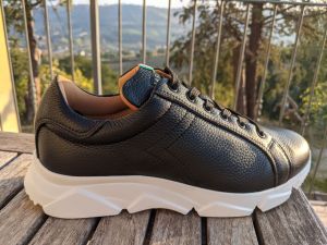 41,5 Runner Schwarzes Leder