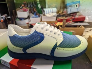 Weiß mit hellblauem Stoff - Sommermodell 2023